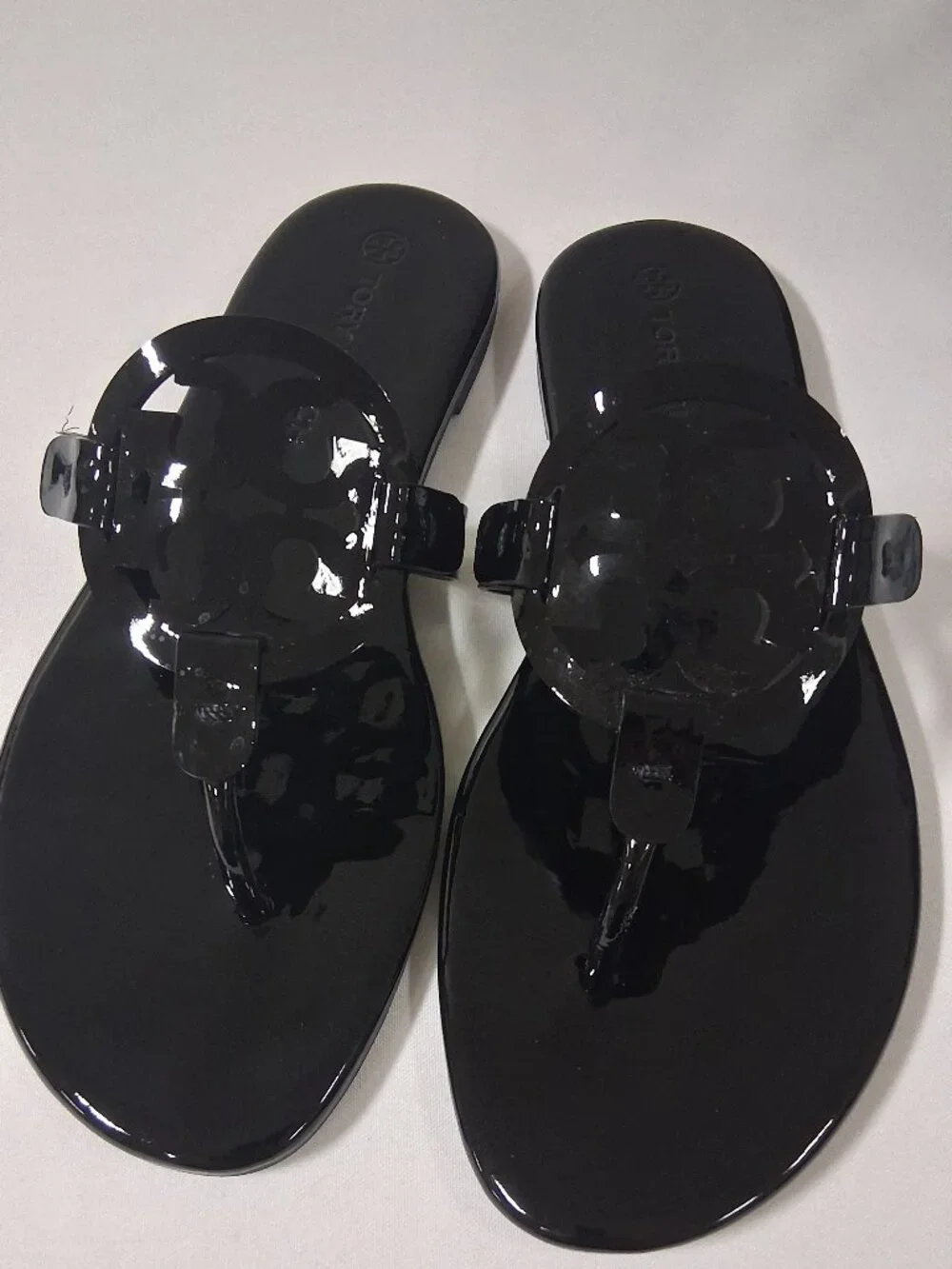 Tory Burch Women’s Miller Patent Thong Sandal – Black Size 9.5